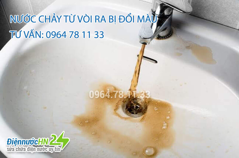 Nước chảy ra từ vòi đổi màu Nước chảy ra từ vòi đổi màu