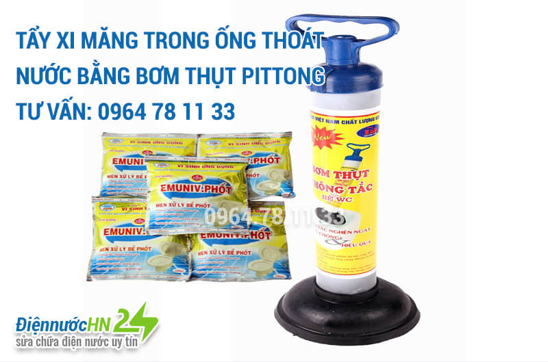 Tẩy xi măng trong ống thoát nước bằng bơm thụt pittong Tẩy xi măng trong ống thoát nước bằng bơm thụt pittong