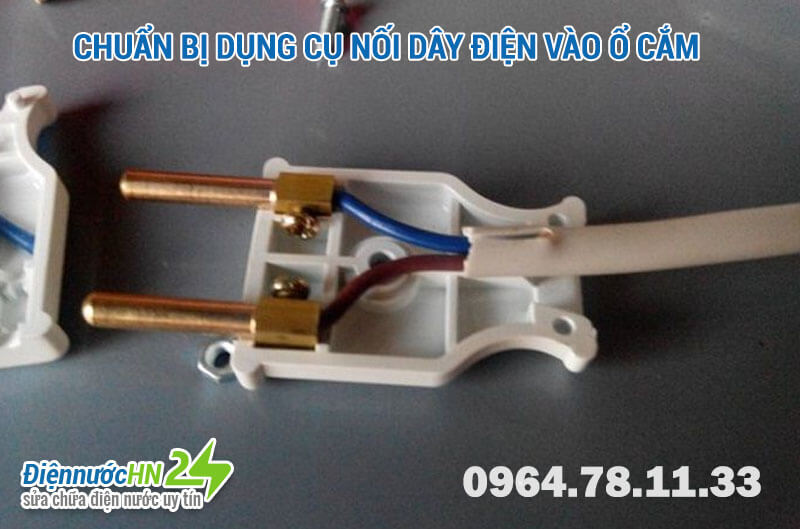 Chuẩn bị dụng cụ nối dây điện vào ổ cắm Chuẩn bị dụng cụ nối dây điện vào ổ cắm