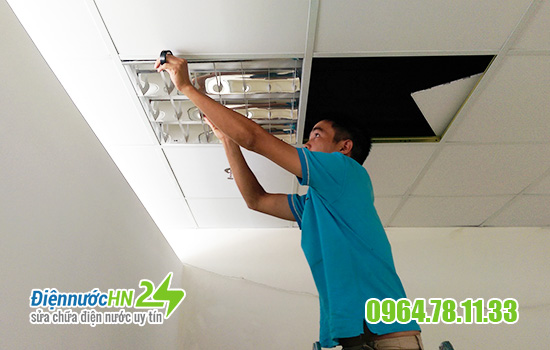 Thay lắp bóng đèn huỳnh quang tại nhà
