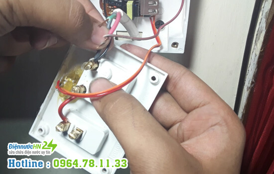 Kiểm tra sửa ổ cắm điện tại nhà Kiểm tra sửa ổ cắm điện tại nhà
