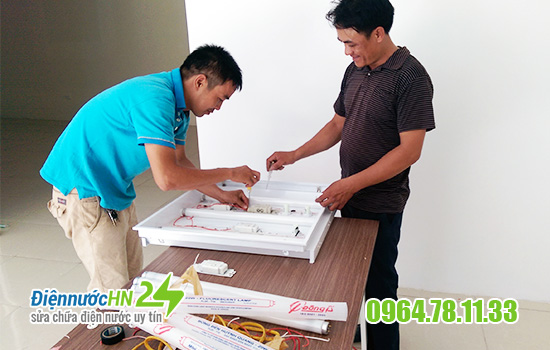 Thay lắp bóng đèn huỳnh quang tại nhà cùng Điện nước HN 24h